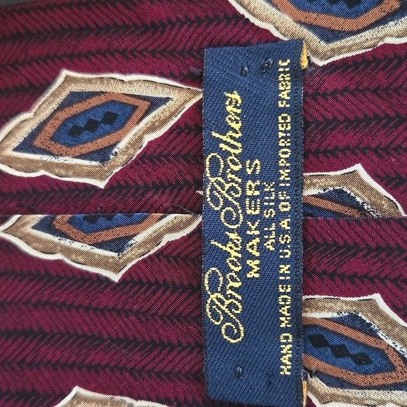 Brooks Brothers Burgundy Tie with Gold Design - Picture 4 of 4